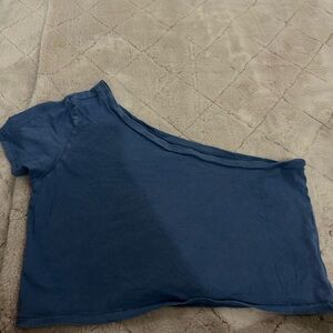 Hey babes selling this cute top !